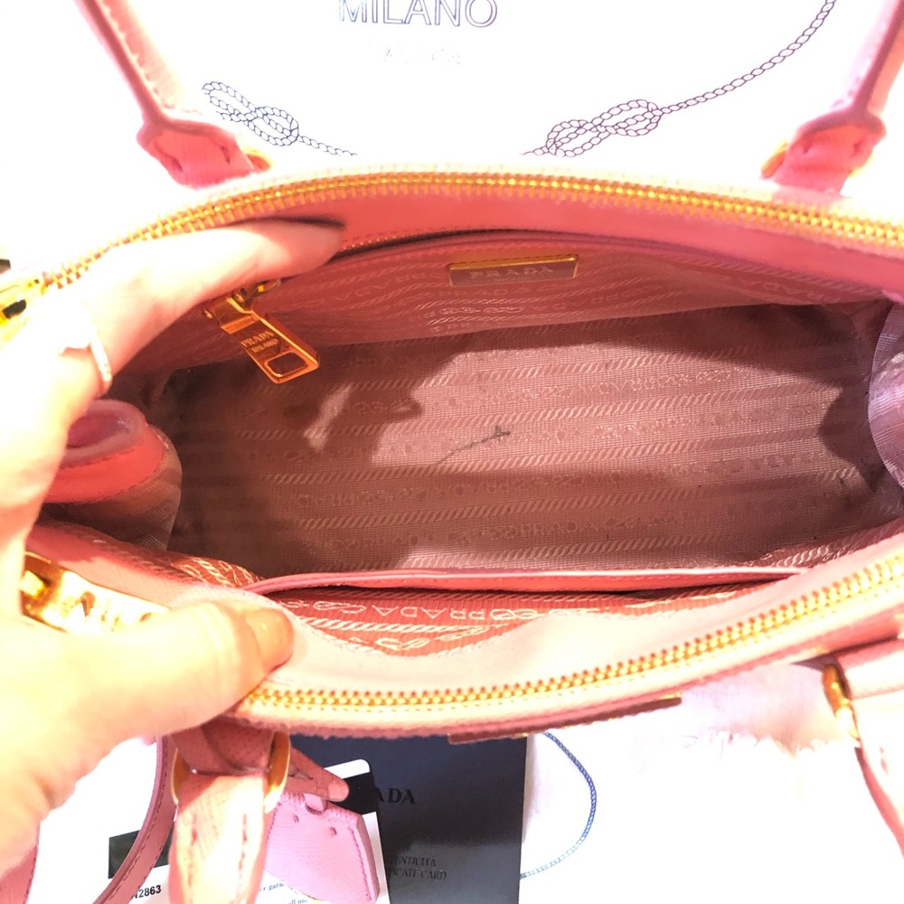 💕💕Prada bag💕💕 - Picture 4 of 10